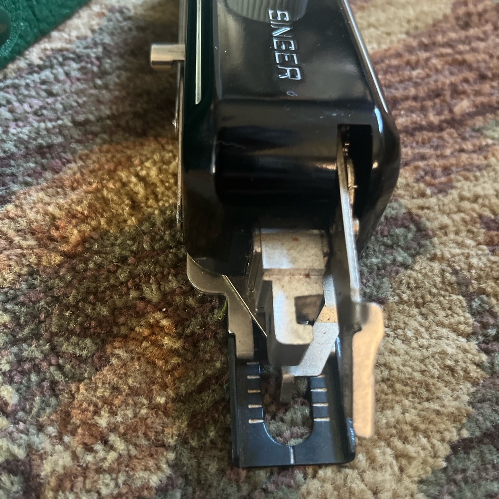 Vintage Singer Button Holer with case - Picture 4 of 4